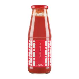 Bottled organic tomato sauce